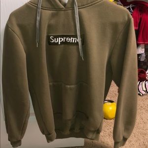 “supreme” hoodie(PRICE DROP)